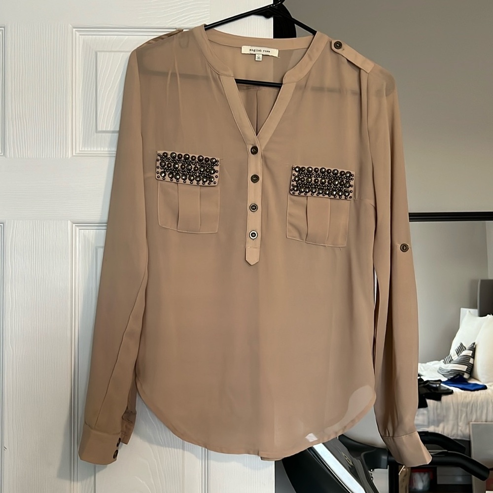 Like new English rose tan sheer dress top with embellished pockets